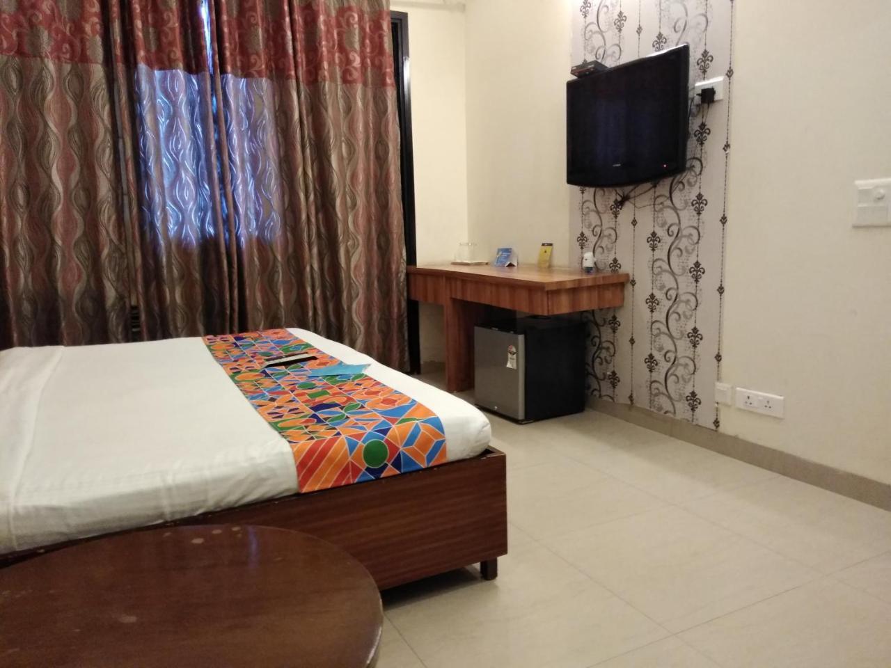 Fabhotel Signature Cyber Park Delhi  Habitación foto